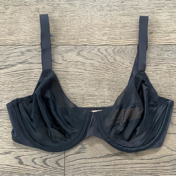 SKIMS No Show Molded Unlined Demi Bra - Picture 1 of 6